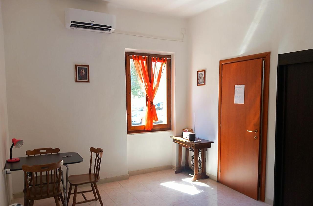 B&B Il Cortile Del Sole Olmedo Ngoại thất bức ảnh