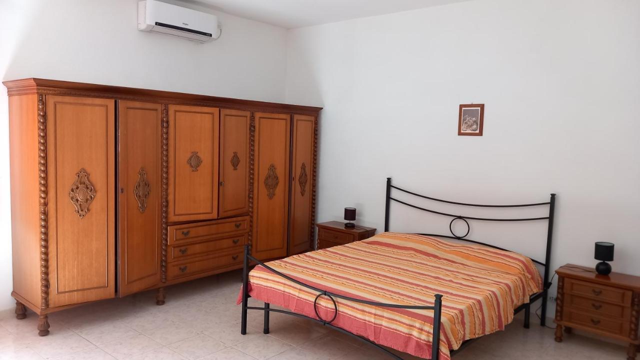 B&B Il Cortile Del Sole Olmedo Ngoại thất bức ảnh